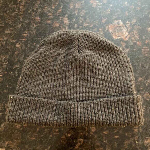 Timberland Cuff Stretch Knit Beanie Hat, Gray w/ Brown Leather Patch - One Size - Picture 2 of 2